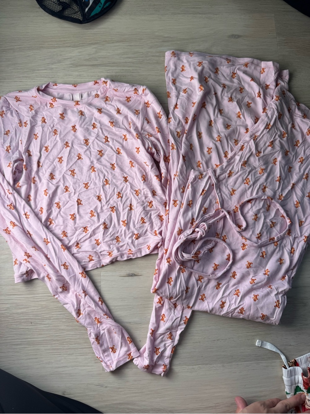 Skims Women's Pink Long-Sleeve PJ Set with Gingerbread Print